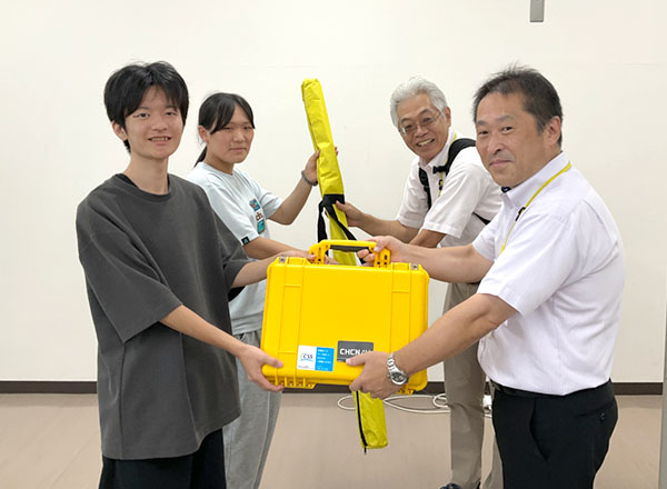 高専へのGNSS受け渡しの様子
